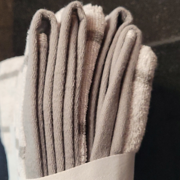 Bath Towel Set - Picture 3 of 4